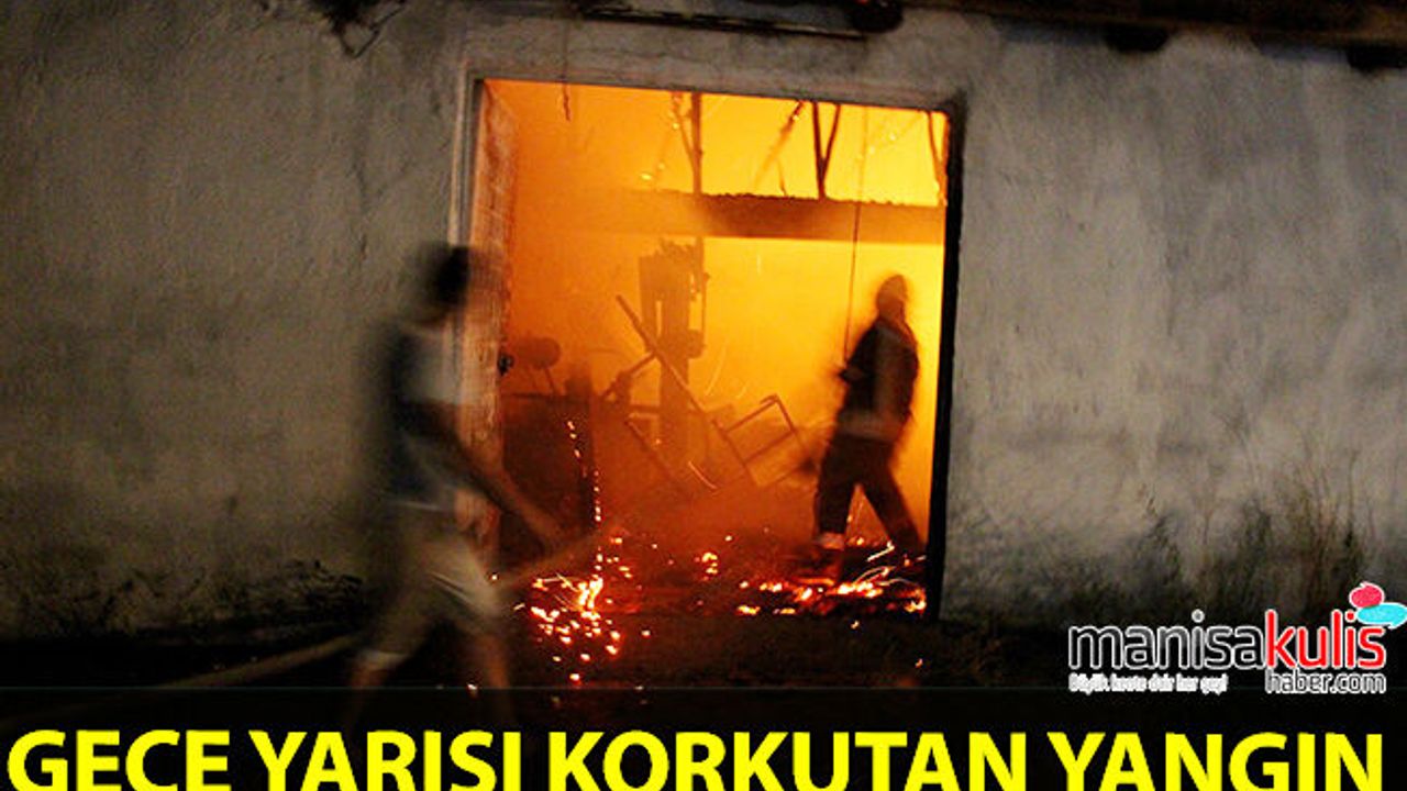 3 ahır ve 800 balya saman küle döndü