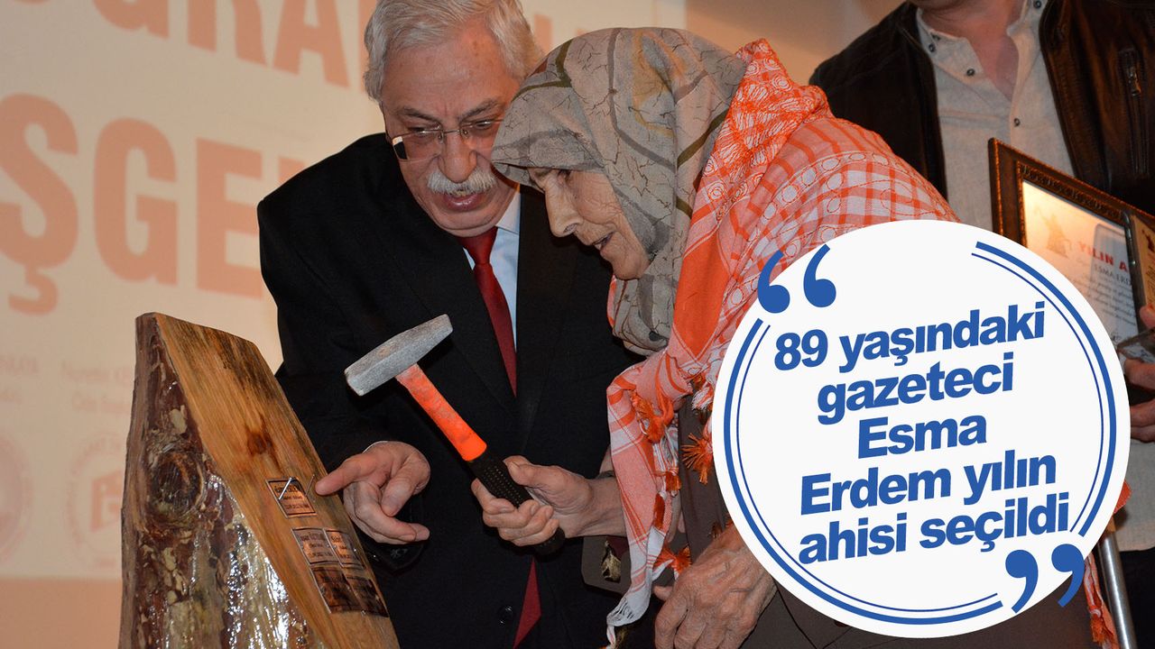 Demirci'de 89 yaşındaki gazeteci Esma Erdem yılın ahisi seçildi