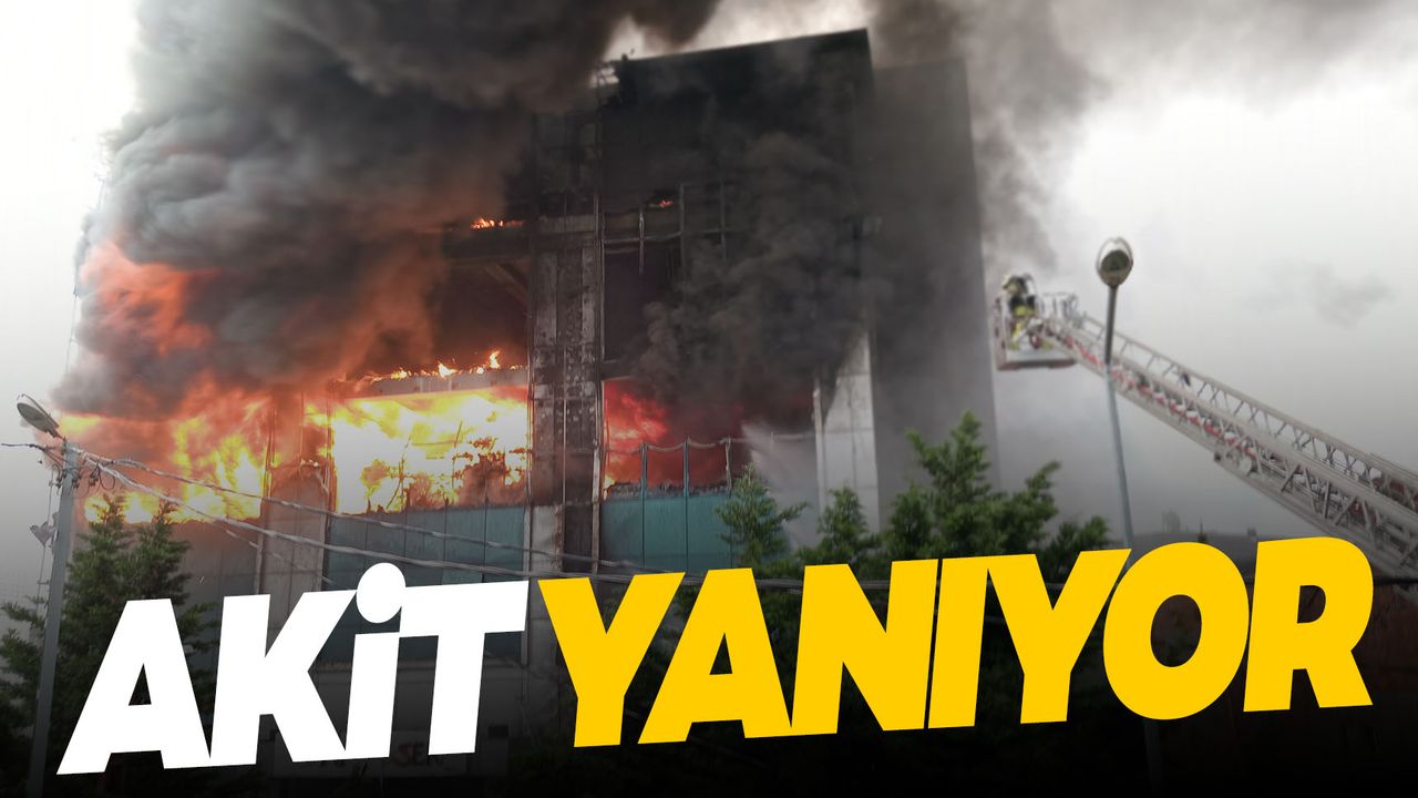 Akit Medya grubunun bulunduğu 11 katlı bina yanıyor