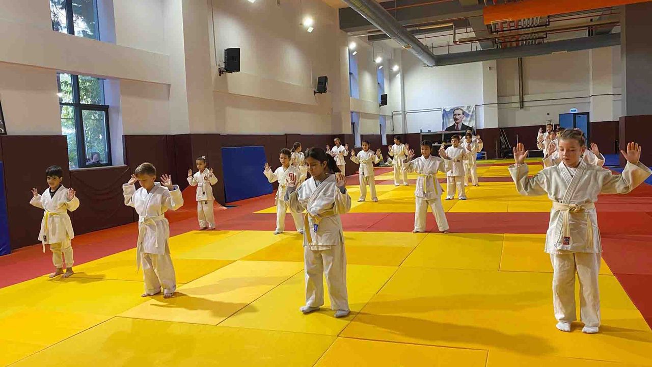 Manisa Salihli’de 250 judocu kemer sınavında ter döktü