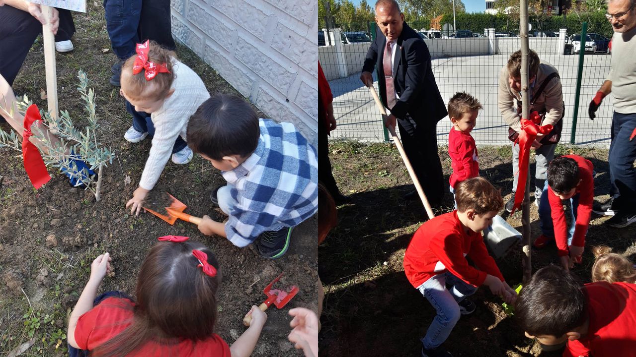 Minik eller Cumhuriyet için fidan dikti