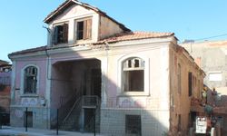 Turhan Alakent Evi restore ediliyor