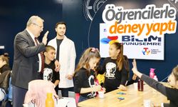 Başkan Çerçi Bilim Yunusemre’de öğrencilerle birlikte deney yaptı