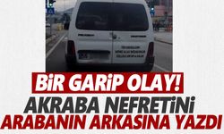 Akraba nefretini arabasının arkasına yazan sürücü görenleri şaşırttı!