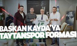 Başkan Kayda'ya forma hediye ettiler  