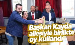 Başkan Kayda, eşi ve oğluyla birlikte oy kullandı