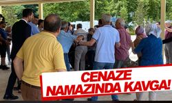 Cenaze töreninde kavga çıktı… Tekme tokat havada uçuştu!