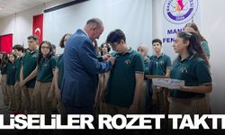 Manisa Fen Lisesi’nde rozet töreni