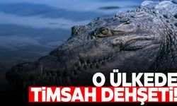 Ağzında insan cesediyle dolaşan timsah dehşete düşürdü