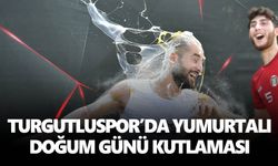 Turgutlusporlu futbolcuya, Brezilya usulü sürpriz doğum günü