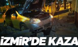İzmir’de otomobil cami duvarına çarptı