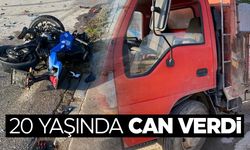 İzmir'de kamyonla çarpışan genç motosikletli yaşamını yitirdi