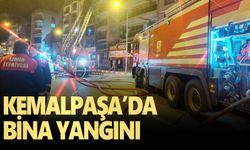 Kemalpaşa'da bir binanın çatısında çıkan yangın söndürüldü