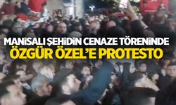 Manisalı şehidin cenazesinde CHP lideri Özgür Özel protesto edildi