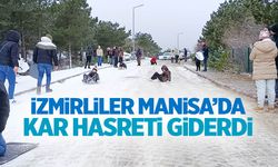 İzmirliler karla kaplanan Manisa'nın Spil Dağı'na akın etti