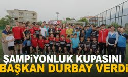 Gençlik Turnuvası’nın şampiyonluk kupasını Başkan Durbay verdi