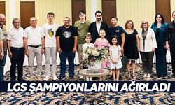 AK Partili Arınç LGS şampiyonlarını ağırladı