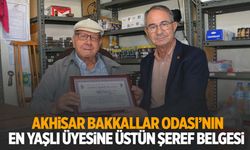 Akhisar Bakkallar Odası’nın en yaşlı üyesine ziyaret