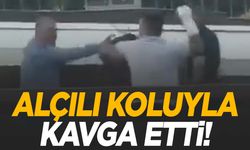 Alçıyı önemsemeden tekme yumruk kavga etti!