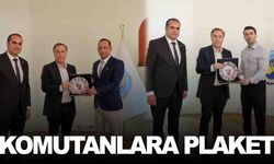 Komutanlara Nuri Paşa anısına plaket