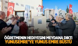 Belediye Başkanına Öğretmeninden Hediye: Törenle Meydana Dikildi