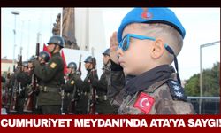 Cumhuriyet Meydanı’nda Ata’ya saygı!