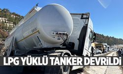 Kütahya'da facianın eşiğinden dönüldü… LPG yüklü tanker devrildi