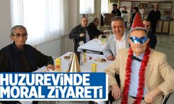 Huzurevinde yaşlılara moral ziyareti