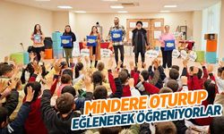 Manisa’nın ilçesinde öğrenciler minderlerini kapıp geliyor! Değerleri eğlenerek öğreniyorlar