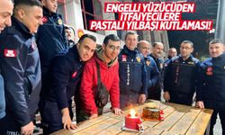 Engelli yüzücü 28. yaş günü pastasıyla itfaiyecilere yılbaşı sürprizi yaptı!