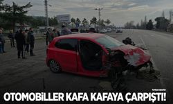 Kafa kafaya çarpışan iki otomobilde 7 kişi yaralandı