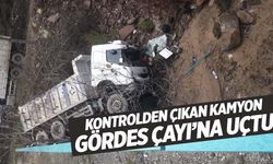 Manisa’da kaza… Kamyon Gördes Çayı’na uçtu: 2 yaralı