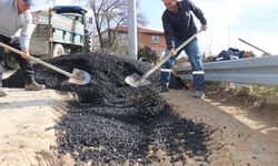 Gördes Belediyesi'nden yol yenileme çalışmaları