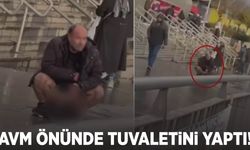 Alışveriş merkezinin önünde pantolonunu indirip tuvaletini yaptı!