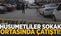 Husumetliler sokak ortasında çatıştı!