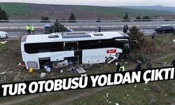 Çanakkale’de tur otobüsü yoldan çıktı… 37 kişi yaralandı! Şoförün uyuduğu iddia edildi!