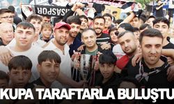 Manisaspor şampiyonluğu taraftarıyla kutladı