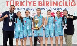 Ahmetli Gazi Ortaokulu’nun yıldız kızları Türkiye ikincisi oldu