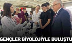 Manisa’da gençler biyolojiyle buluştu