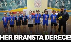 Yunusemreli badmintonculardan büyük başarı… Her branşta derece aldılar