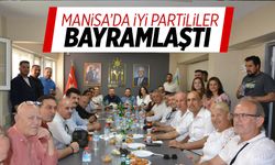 Manisa'da İYİ Partililer bayramlaştı