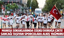 2 buçuk kilometre boyunca sancağı elden ele taşıyan Manisalı sporculara alkışlarla destek