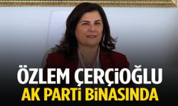 CHP’den istifa eden Özlem Çerçioğlu AK Parti binasında!