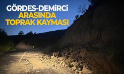 Gördes-Demirci yolunda toprak kayması
