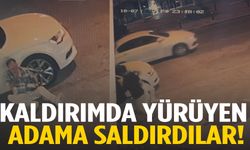 Kaldırımda yürüyen adama yumruklu saldırı: O anlar kamerada