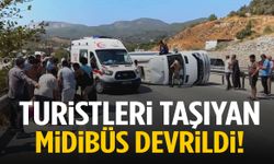 Turistleri taşıyan midibüs devrildi: 7 yaralı