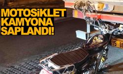 İzmir’de motosiklet park halindeki kamyona çarptı: 1 ölü 1 yaralı