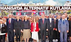 CHP Manisa’dan alternatif 29 Ekim töreni… Atatürk Anıtı’na çelenk sundular