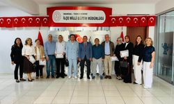 Yunusemre’de 64 eğitim çalışanına ödül belgesi takdim edildi