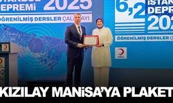 Türk Kızılay Manisa’ya teşekkür plaketi